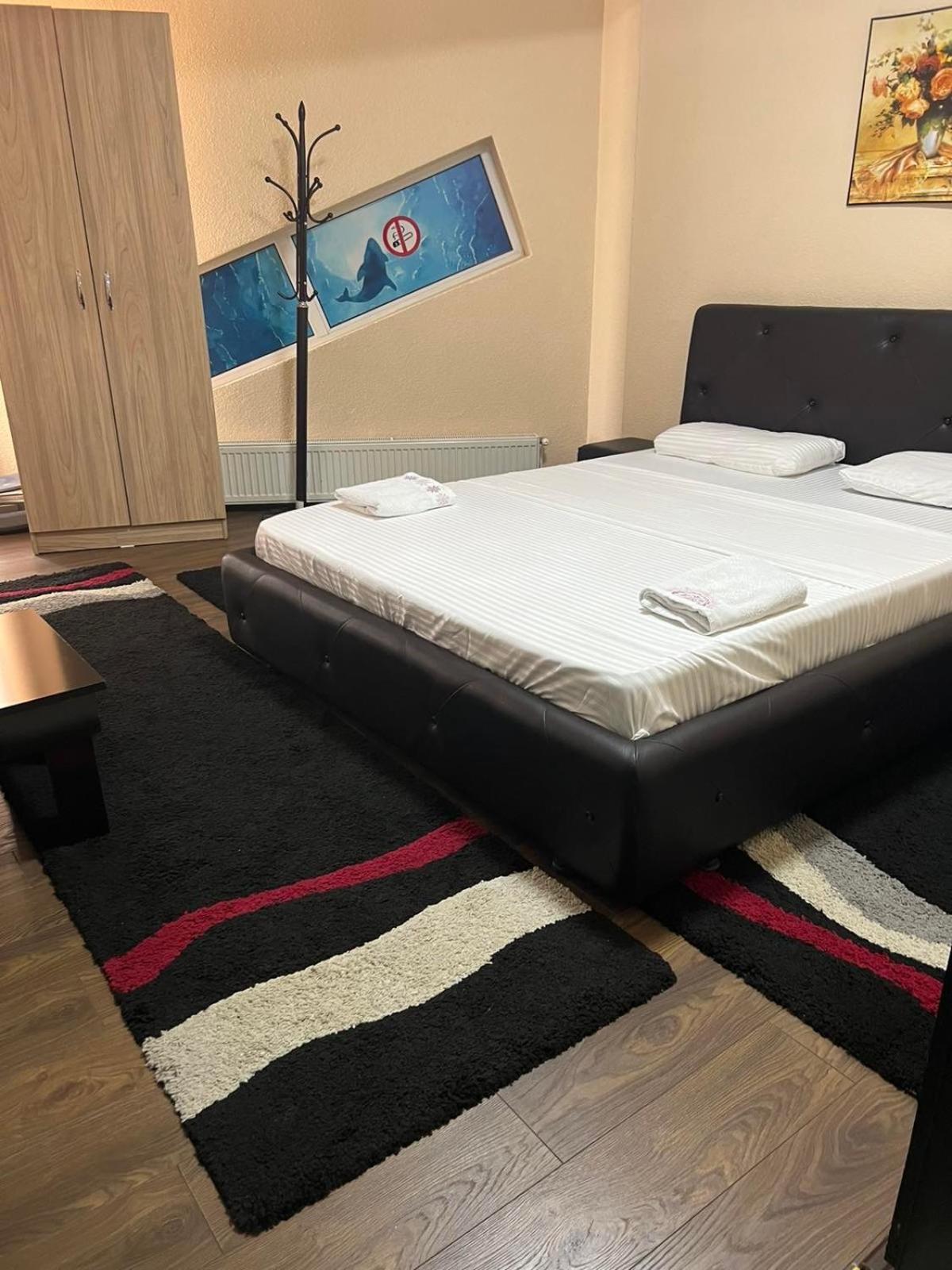 Hotelwhite Gjilan Bagian luar foto