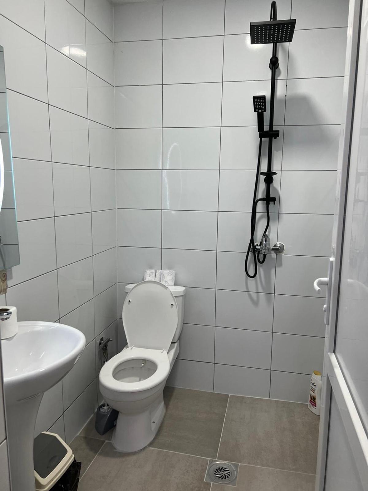 Hotelwhite Gjilan Bagian luar foto