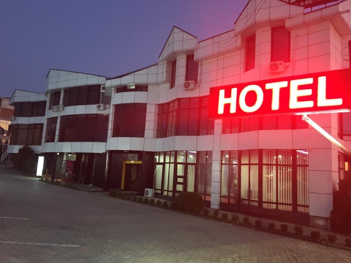 Hotelwhite Gjilan Bagian luar foto